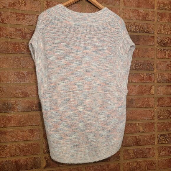 UO BDG Sleeveless Sweater pastel size medium NWT - Picture 2 of 6
